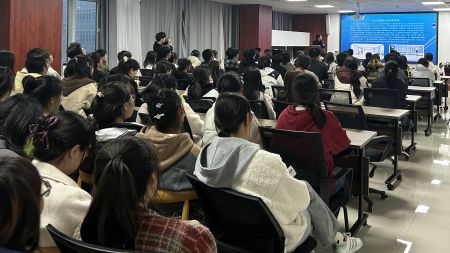 建筑工程管理学院电子商务专业师生赴曹妃甸保税区电商基地参观学习 第 2 张