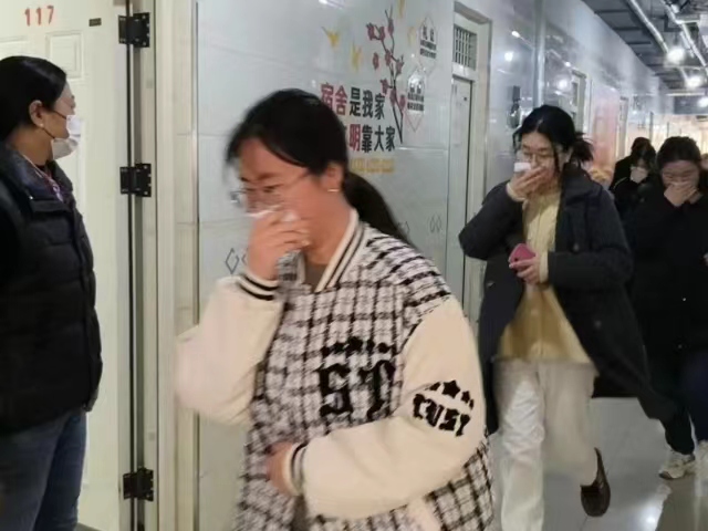 河北科技学院在全校范围内开展应急疏散演练（二) 第 2 张