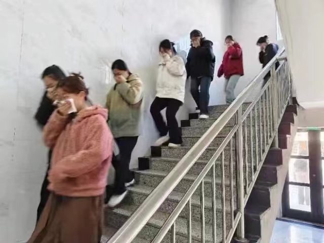 河北科技学院在全校范围内开展应急疏散演练（二) 第 10 张
