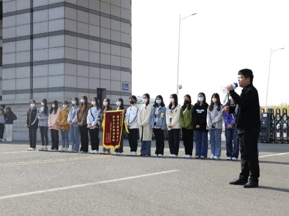 河北科技学院20名二十大礼仪志愿者胜利归来 第 7 张