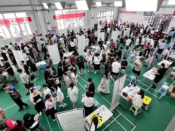 河北科技学院“职”等你来  不负盛夏 2024届毕业生离校前校园招聘会