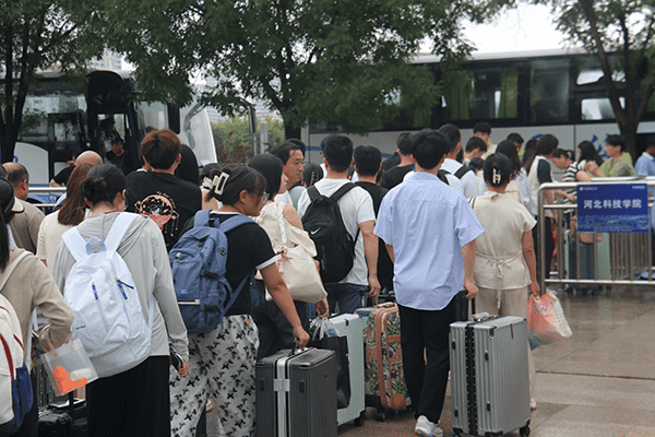 绵绵秋雨润万物  满“新”欢喜迎新生——河北科技学院喜迎2024级新同学
