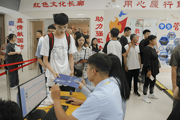 绵绵秋雨润万物  满“新”欢喜迎新生——河北科技学院喜迎2024级新同学