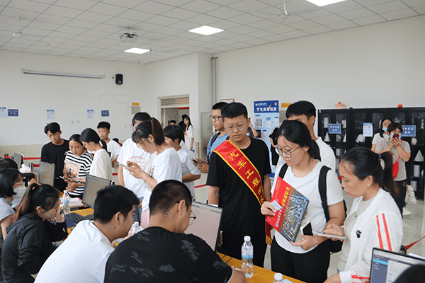 绵绵秋雨润万物  满“新”欢喜迎新生——河北科技学院喜迎2024级新同学