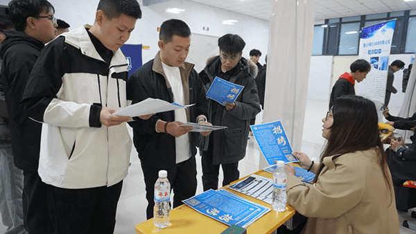 河北科技学院举办2025届毕业生 “就在金秋 职面未来”校园双选会