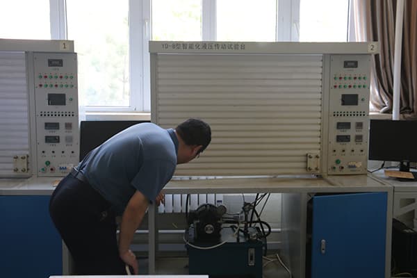 河北科技学院顺利通过省教育厅实验室安全专家组检查调研