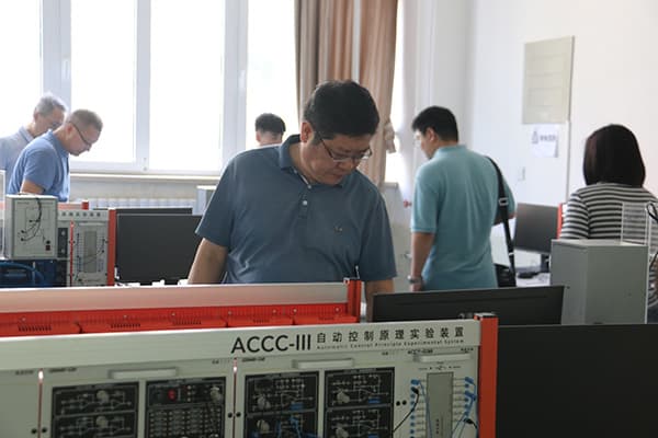 河北科技学院顺利通过省教育厅实验室安全专家组检查调研
