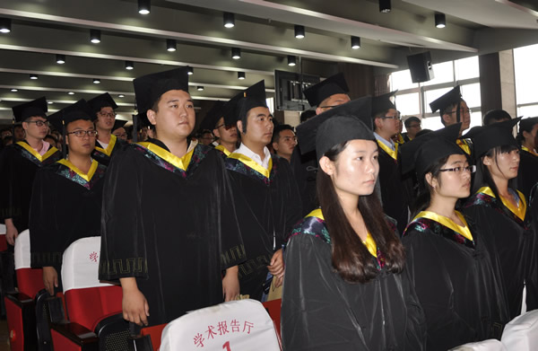 河北科技学院隆重举行2015届学生毕业典礼暨学位授予仪式 第 3 张