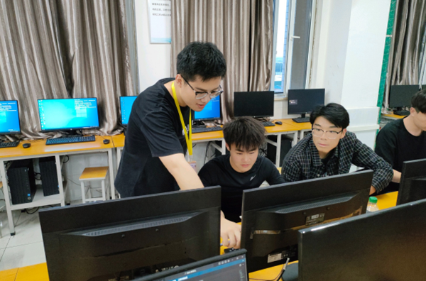 教育之路，尽显担当 记河北科技学院计算机学院优秀教师冯涵