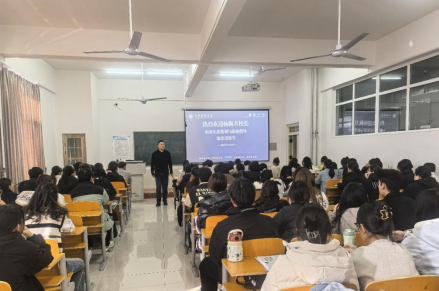 编者护航赋动能，深耕课堂助就业  ——杨佩月副教授为护理学子开展就业指导课