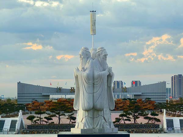 三面孔子像.jpg