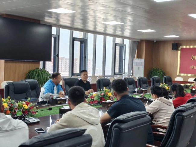 杨佩月副校长主持体育教学部例会 第 1 张