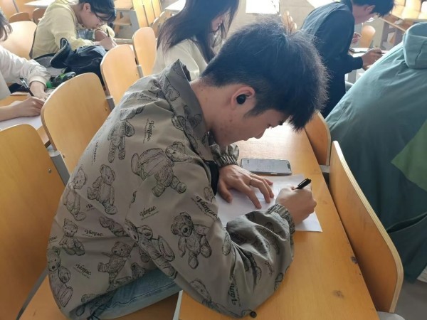 河北科技学院社团指导中心“妙笔绘楼，羽战双雄” 第 4 张