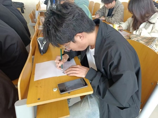 河北科技学院社团指导中心“妙笔绘楼，羽战双雄” 第 3 张