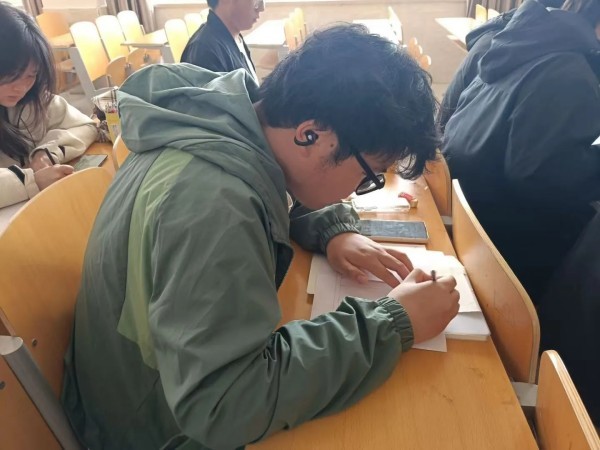 河北科技学院社团指导中心“妙笔绘楼，羽战双雄” 第 2 张