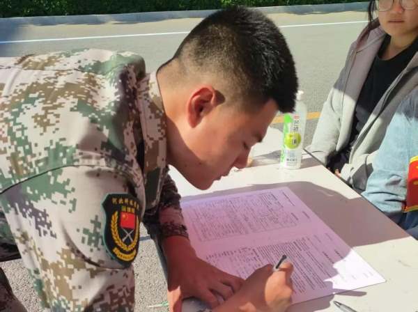 「以青春护国旗，以热血守生命——国旗班无偿献血行动启动」 第 1 张