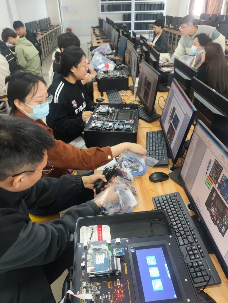 校企共融促发展，实践创新赋新能——计算机学院开展教师专项培训 第 2 张