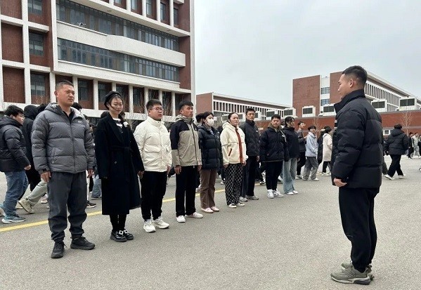 计算机学院进行消防演练 第 1 张