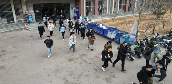 计算机学院进行消防演练 第 2 张