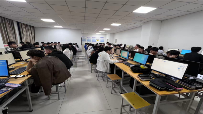 蓝桥杯软件技术与算法大赛校赛圆满举办， 众多学子展编程风采 第 1 张