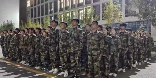 计算机学院进行班委培训队列考核 第 1 张