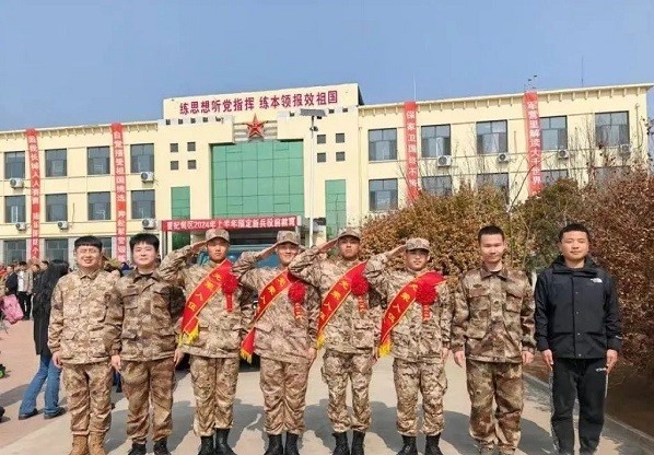 计算机学院纪热烈欢送河科学子光荣入伍