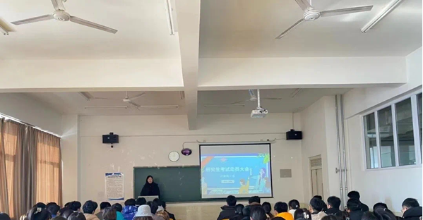 计算机一队召开“助力考研，奔向未来”主题班会