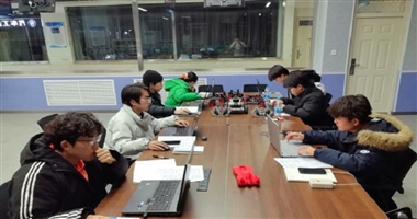 智驾争锋，青春逐梦 ——汽车工程学院智能小车赛事决赛圆满落幕