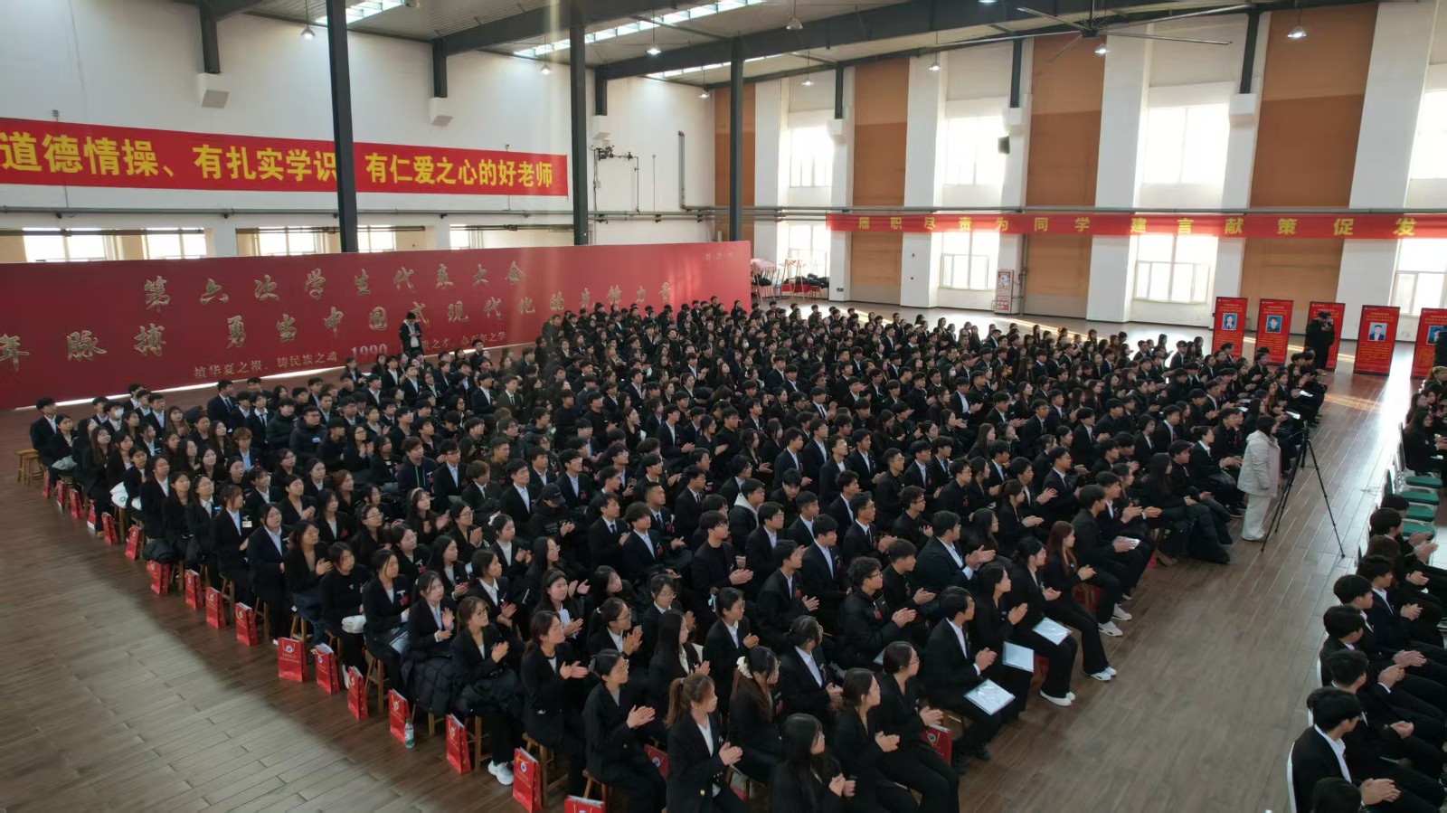 擎旗奋进启新程 青春建功新时代 河北科技学院第六次学生代表大会胜利闭幕 第 7 张 擎旗奋进启新程 青春建功新时代 河北科技学院第六次学生代表大会胜利闭幕 第 7 张