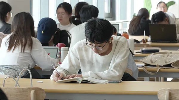 河北科技科技学院图书馆主馆正式启用 第 14 张