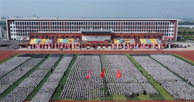 2025级新生开学典礼暨军训结营式