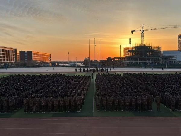 精神文明高扬 勤学修身共进||河北科技学院隆重举行“精神文明·勤学修身·全员育人”全校师生大型升旗仪式 第 4 张