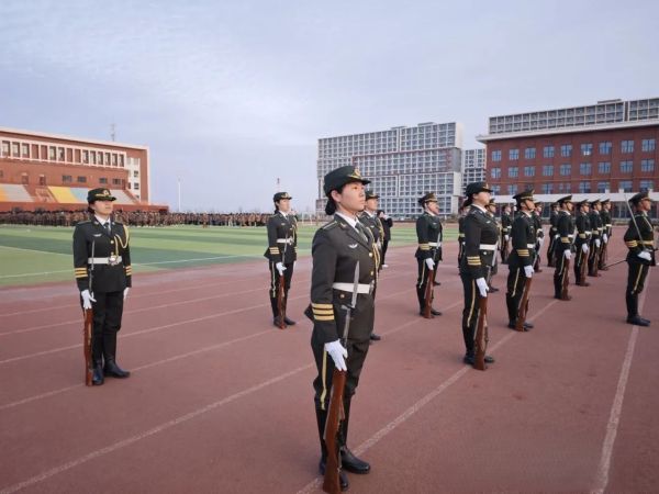 精神文明高扬 勤学修身共进||河北科技学院隆重举行“精神文明·勤学修身·全员育人”全校师生大型升旗仪式 第 5 张