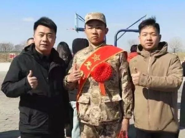 热血铸军魂 青春献国防——河北科技学院欢送2025年上半年光荣应征入伍学生 第 14 张