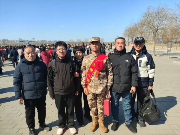 热血铸军魂 青春献国防——河北科技学院欢送2025年上半年光荣应征入伍学生 第 19 张