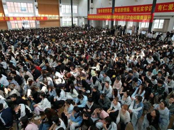 “一站式”学生社区||学术大讲堂第十八期—全国劳动模范、中华技能大奖李征：“创新为魂 匠心筑梦”新时代工匠精神专题讲座 第 3 张