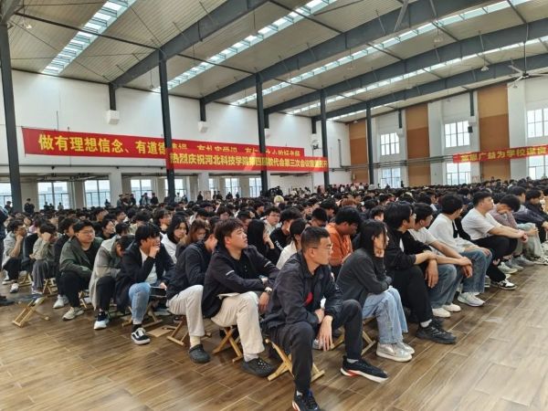 “一站式”学生社区||学术大讲堂第十八期—全国劳动模范、中华技能大奖李征：“创新为魂 匠心筑梦”新时代工匠精神专题讲座 第 7 张