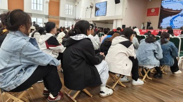 河北科技学院成功举办2025年“挑战杯”大学生课外学术科技作品竞赛校赛总决赛 第 14 张