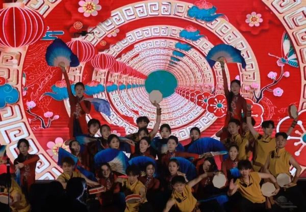 河北科技学院隆重举办“爱国心·崇军情·河科梦”欢送2025年毕业典礼暨欢送毕业生文艺晚会 第 47 张