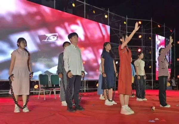 河北科技学院隆重举办“爱国心·崇军情·河科梦”欢送2025年毕业典礼暨欢送毕业生文艺晚会 第 49 张