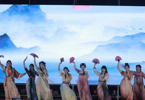 河北科技学院隆重举办“爱国心·崇军情·河科梦”欢送2025年毕业典礼暨欢送毕业生文艺晚会 第 56 张