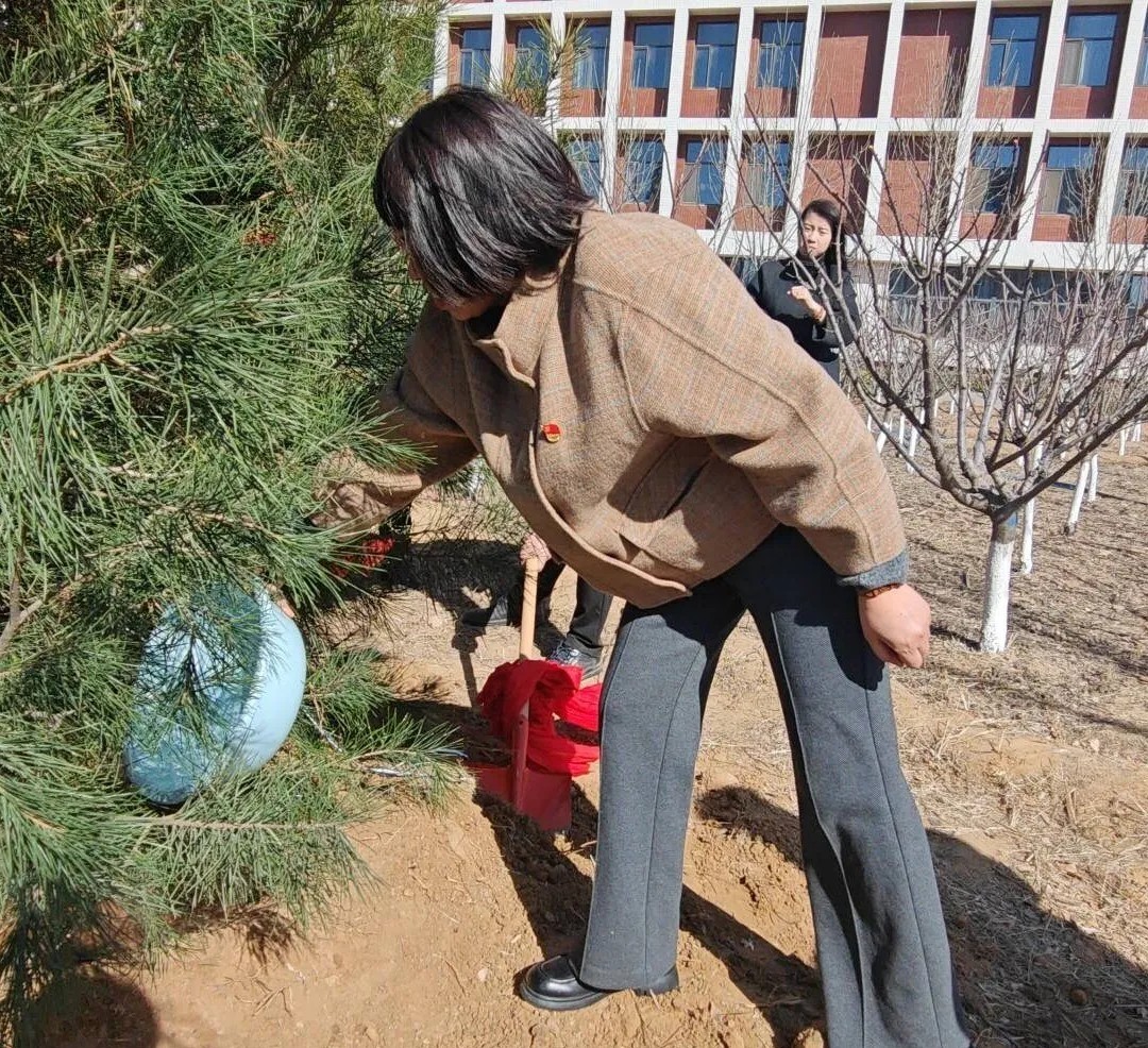 河北科技学院机电工程学院青春建功新时代，植树复绿展风采 第 6 张