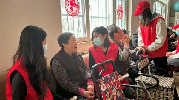 爱心汇聚养老院，真情传递助暮年||河北科技学院青年志愿者协会走进华建京东养老院开展志愿服务活动 第 4 张