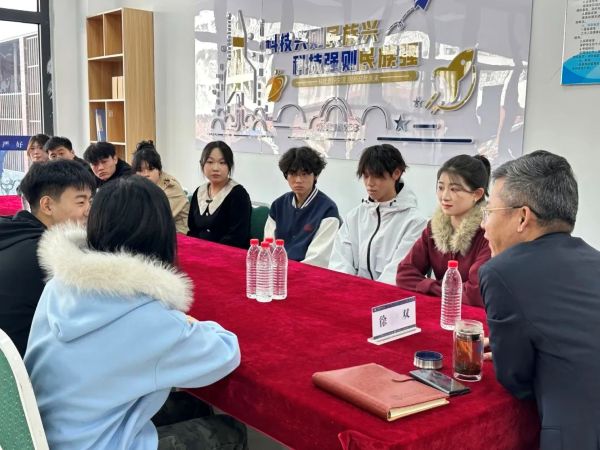 河北科技学院举办2025年3月份“我与校长面对面”一站式”学生社区座谈会 第 6 张