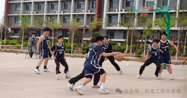 少年乘风起 篮下自从容